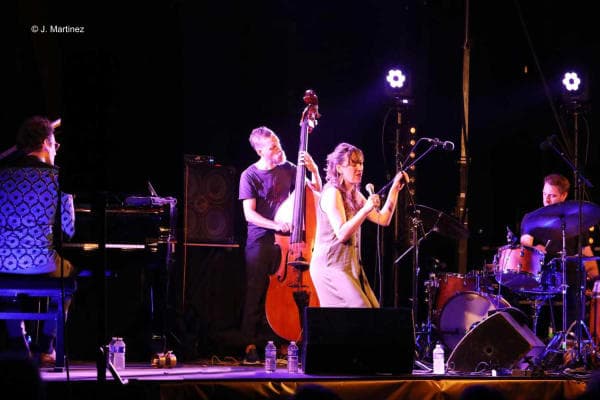 Charlotte Planchou et ses musiciens - Salut final