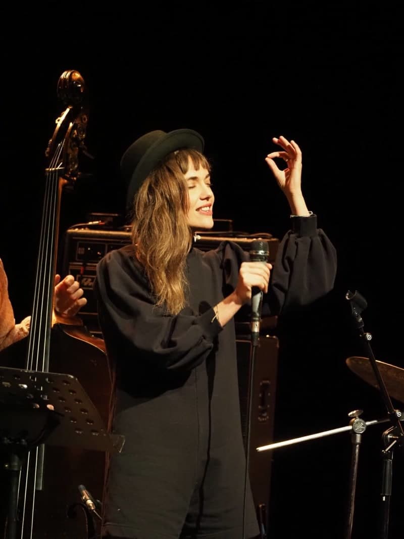 Photo de Camille Bertault en concert